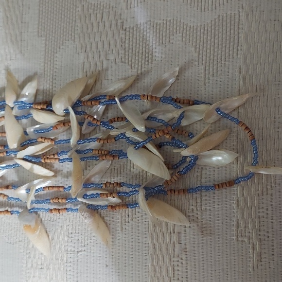 Handcrafted 5 Multi Strand sea shelk Beaded necklace - Picture 10 of 11